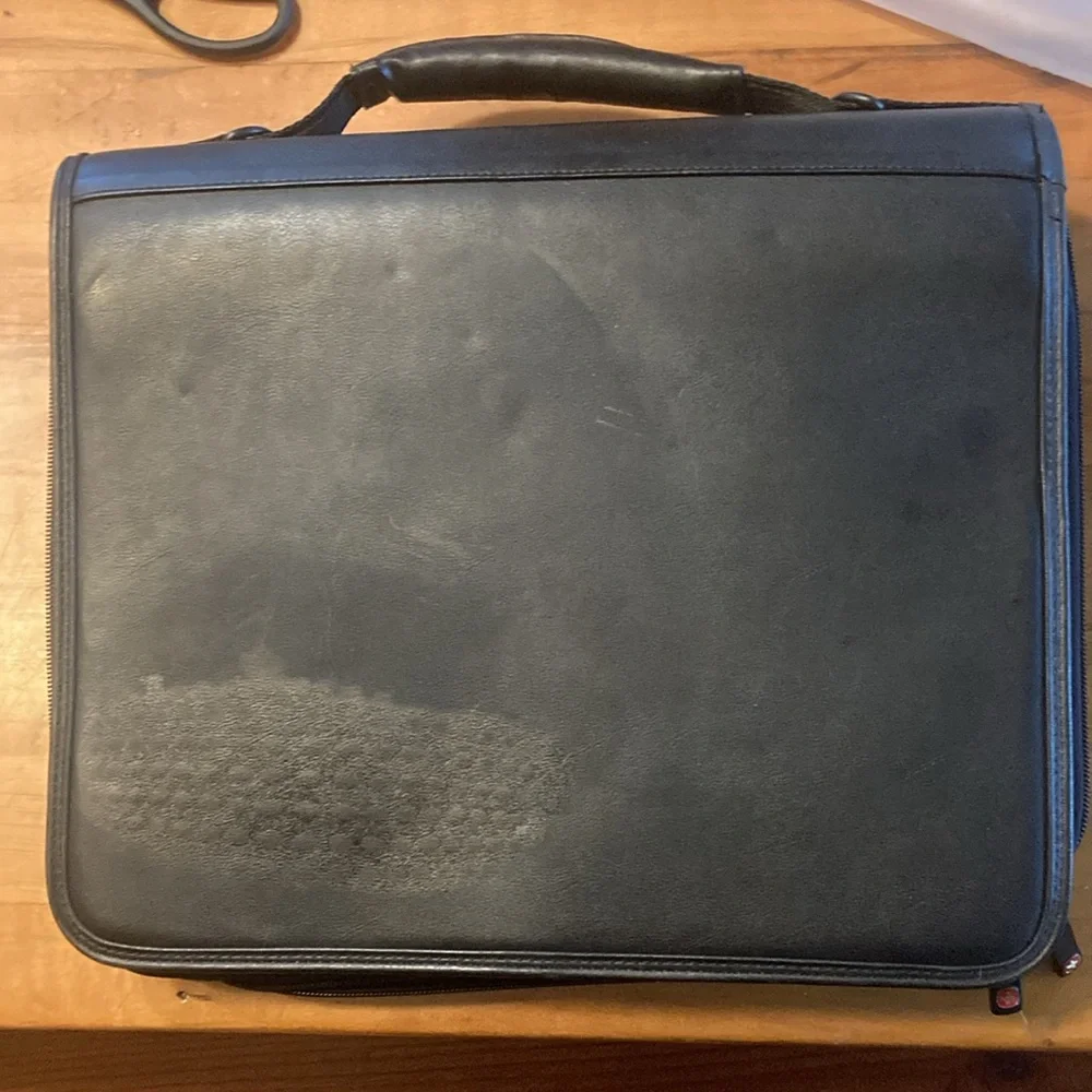 Wenger Swiss Gear LEATHER NYLON Binder Black The Centra Folio Black Laptop